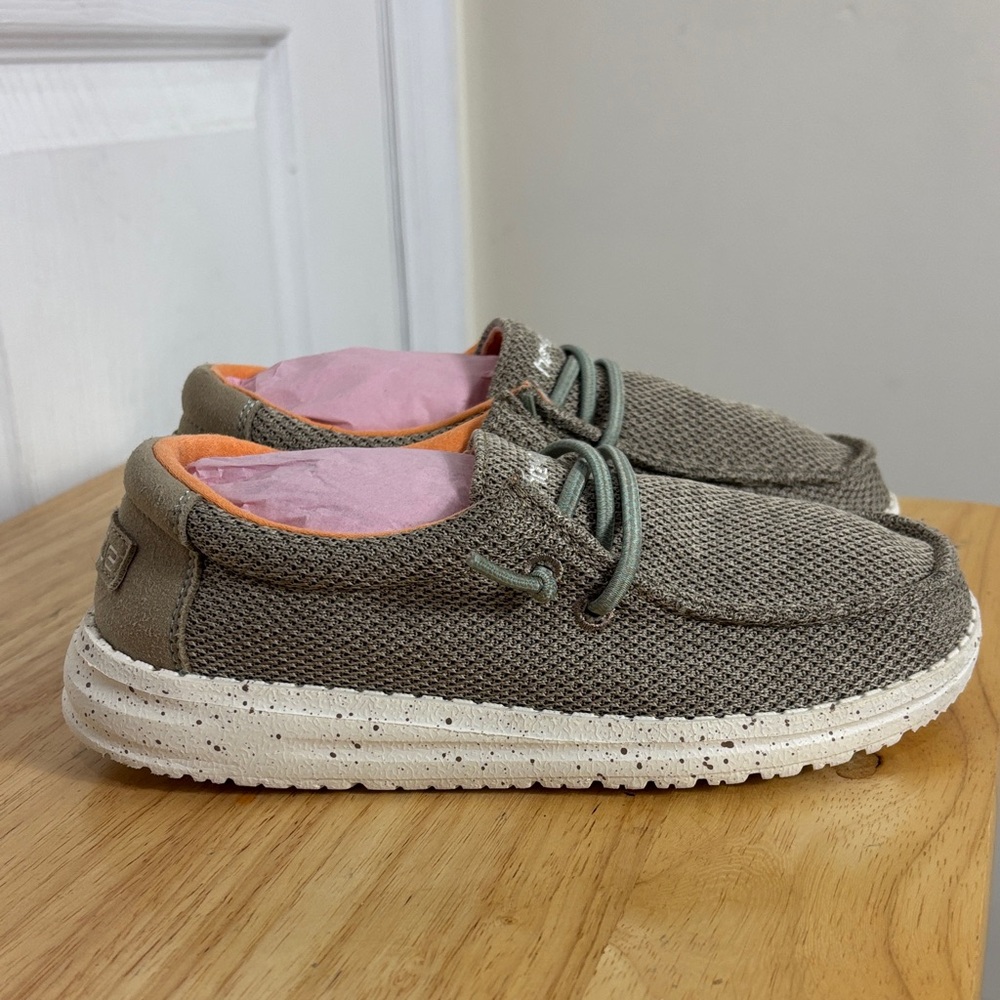 Hey Dude Wally Sox Sahara tan size 2 youth slip on shoes
